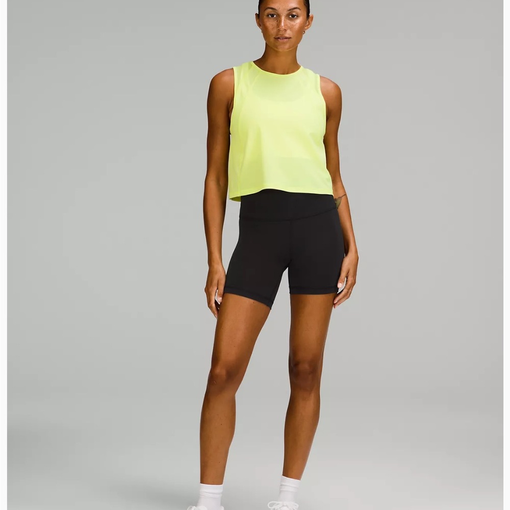 Lulu Lemon Black Wunder Train High-Rise Short 6" - Size 4